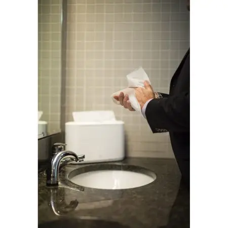 Tork: Диспенсер H2 Elevation Multifold для полотенец в пачках настольный белый